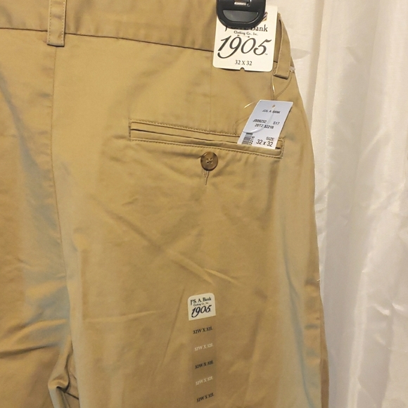 JOS A BANK 1905 tan chino. 32 x 32 - Picture 4 of 4